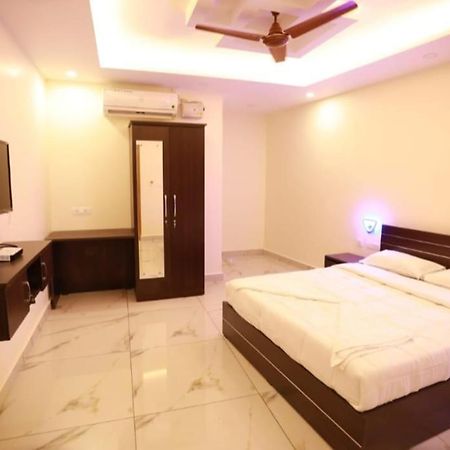 Готель Aman Residency Thodupuzha Екстер'єр фото