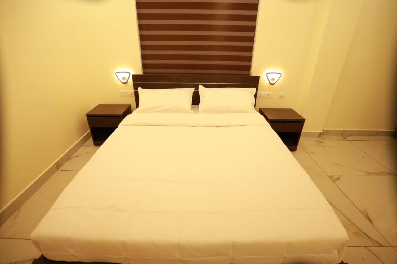 Готель Aman Residency Thodupuzha Екстер'єр фото