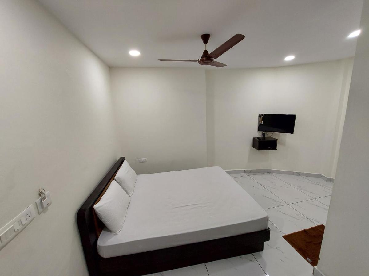 Готель Aman Residency Thodupuzha Екстер'єр фото