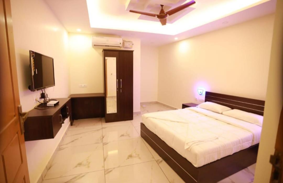 Готель Aman Residency Thodupuzha Екстер'єр фото